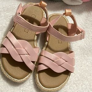 sandals used 5 times at most, practically new.